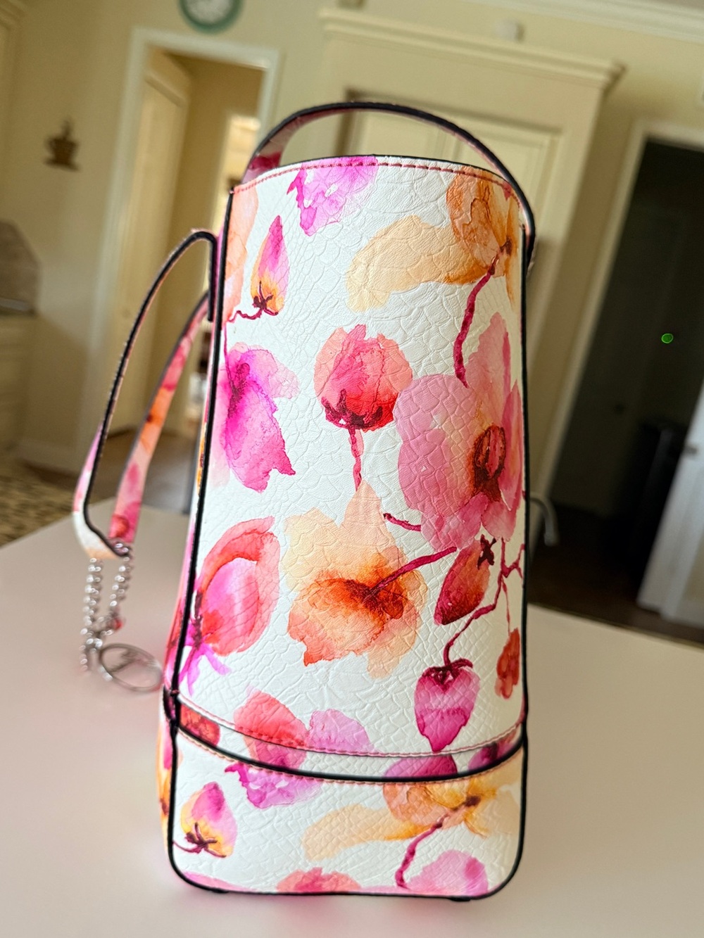 Guess Cream and Pink Floral Tote 🌸💐🌺 - Picture 3 of 14